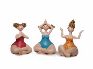 Yogafigur Molly – Yoga Dame Rubensmodell – mollige, lustige Frauen sportlich